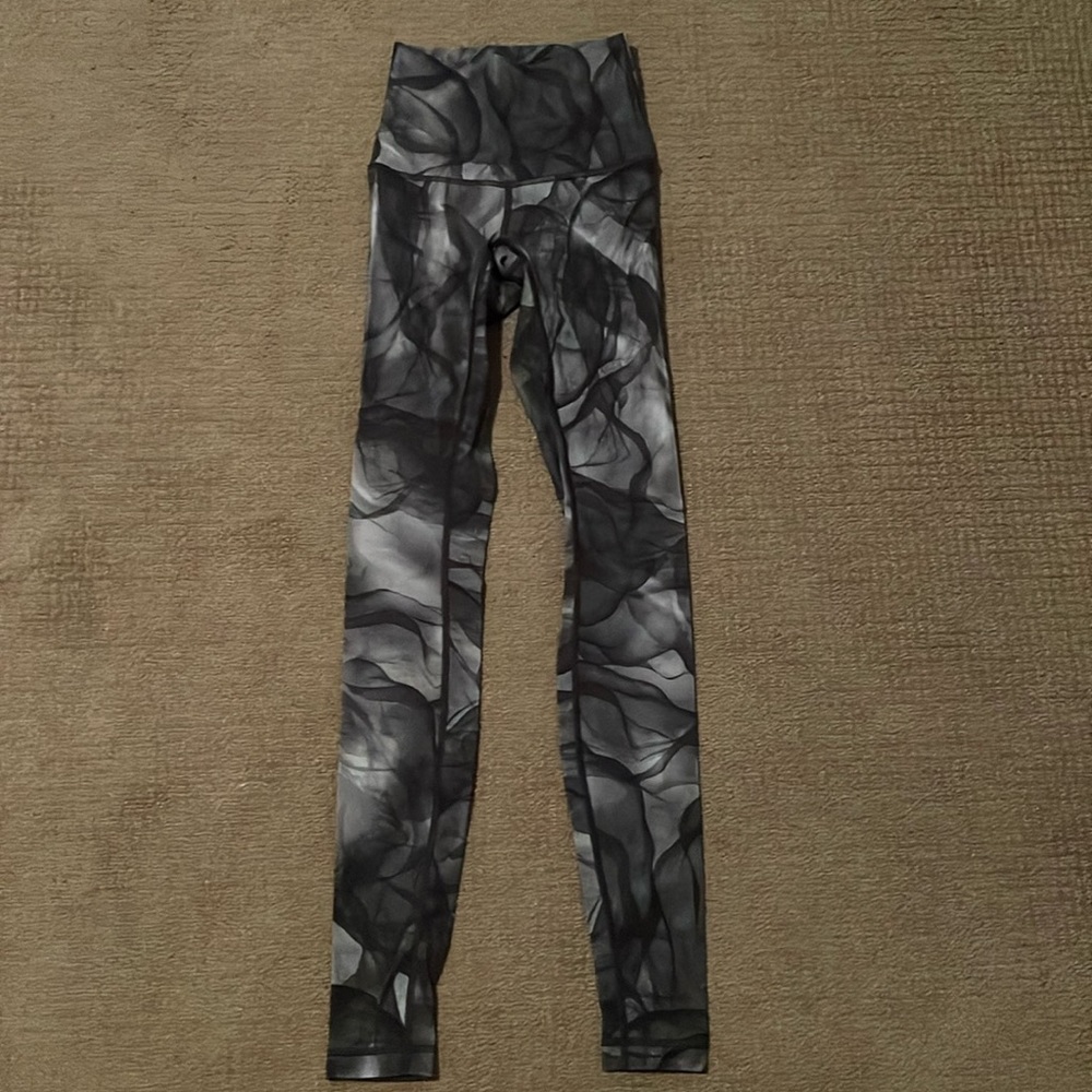 Luluelemon Black Swirl Leggings